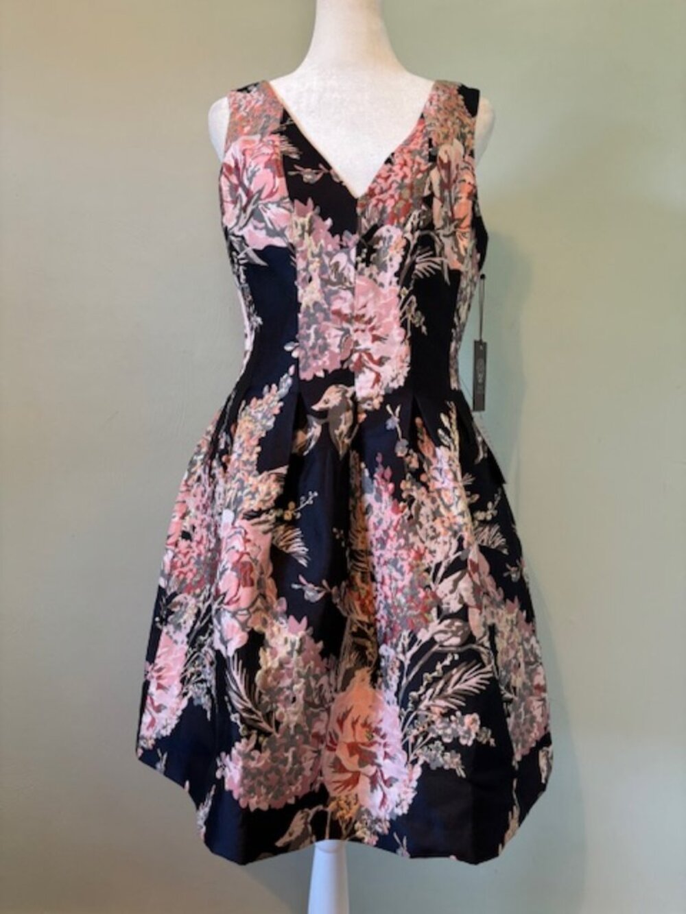 NWT Vince Camuto Black & Blush Floral Jacquard Fit and Flare Dress Size 4